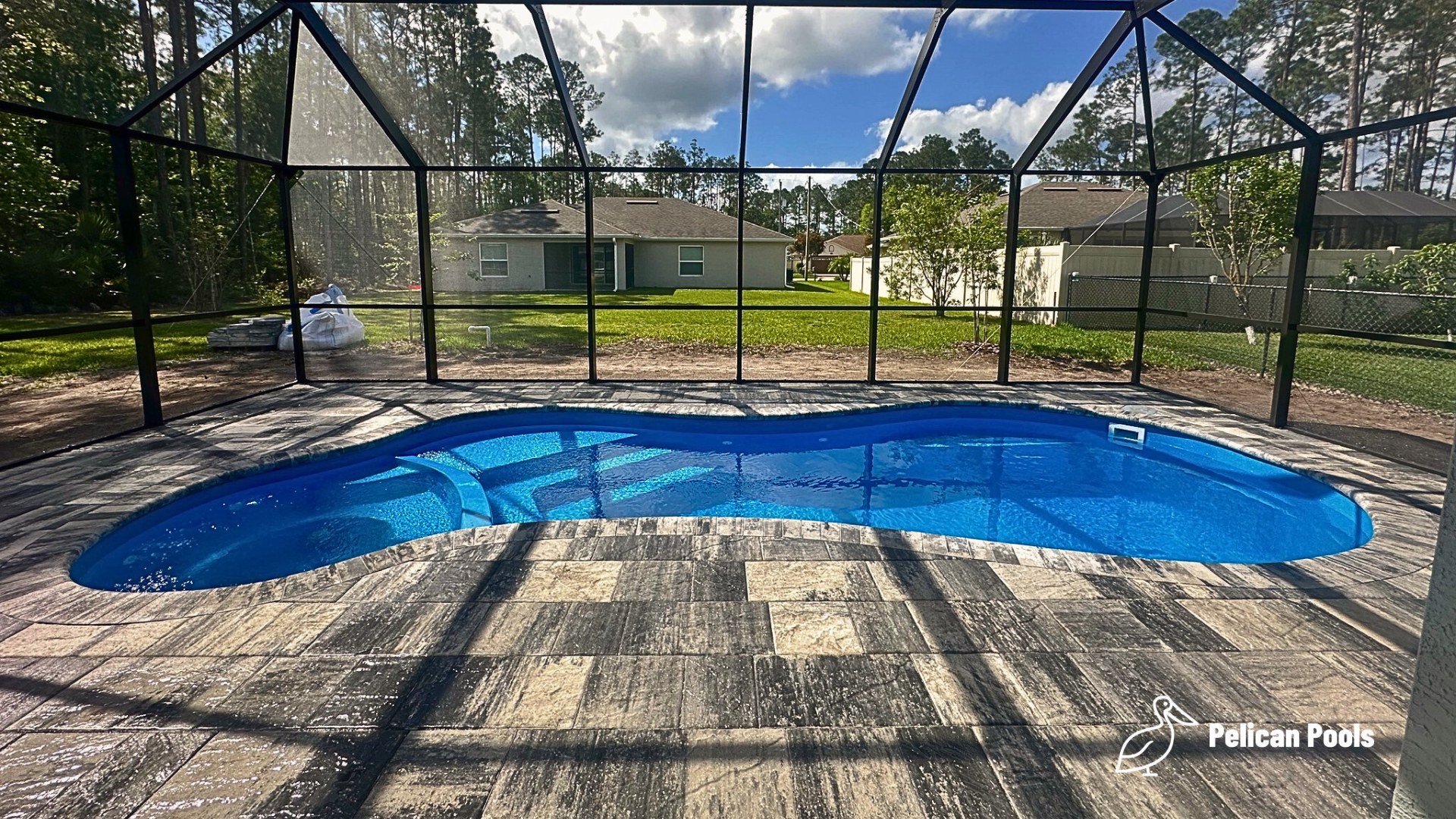 Mandalay Bay fiberglass pool and seamless built-in spa for everyday relaxation, Installed by Pelican Pools and fast installation.