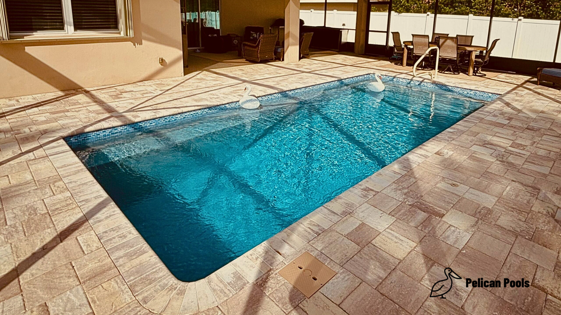 Modern patio framing the Wylela classic rectangle shape
