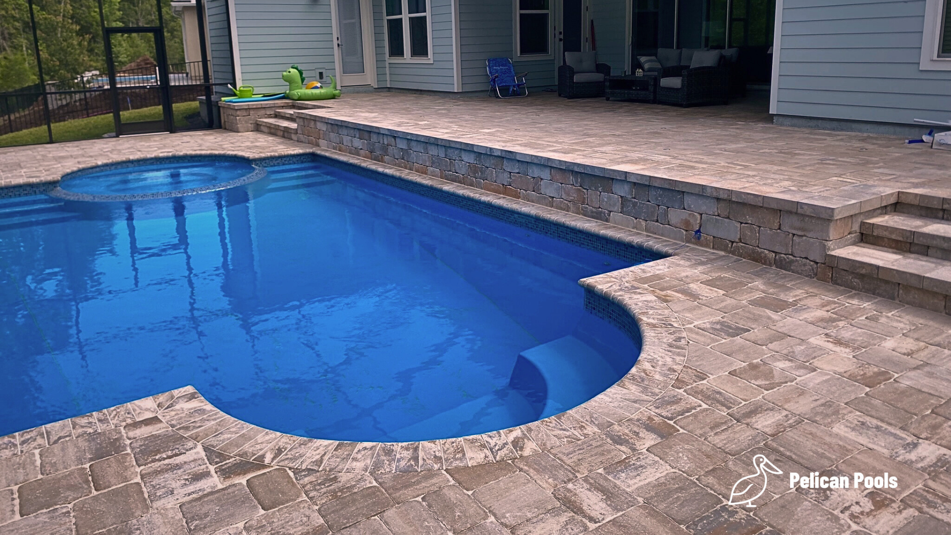 Installed by Pelican Pools, the Caesar’s Palace fiberglass pool highlights a seamless shallow-to-deep design, ideal for both families and relaxation.