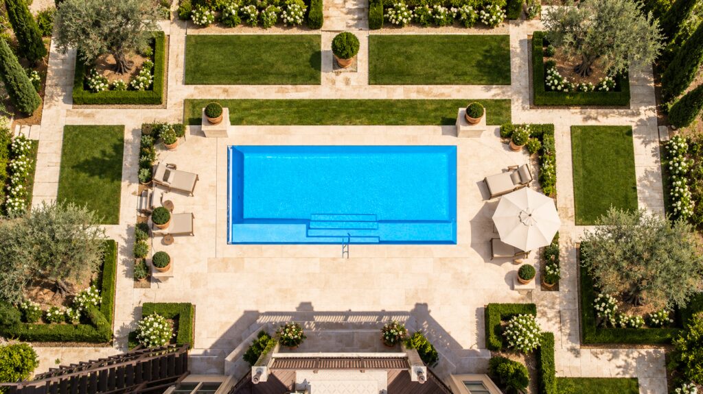 Grand Manhattan pool photo